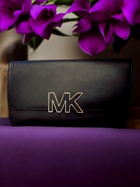 Michael Kors Large Black Continental LEATHER New with MK LOGO
